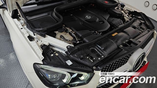 Mercedes-Benz GLE-Class 2021 — Photo 9/20