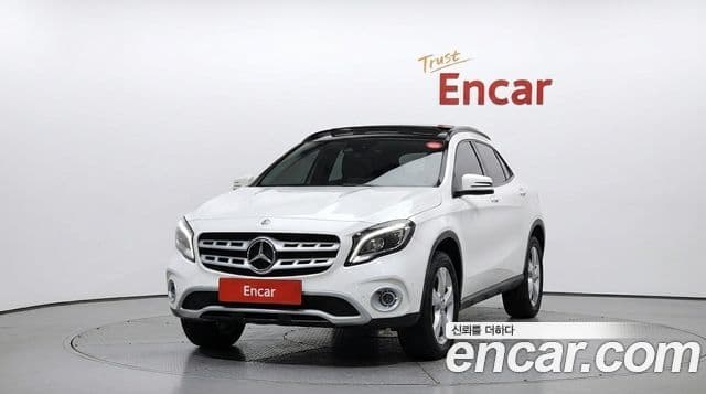 Mercedes-Benz GLA-Class 2019 — Şəkil 7/20