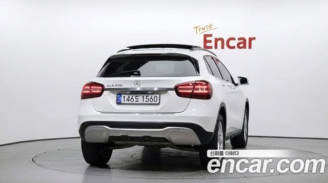 Mercedes-Benz GLA-Class 2019 — Şəkil 15/20