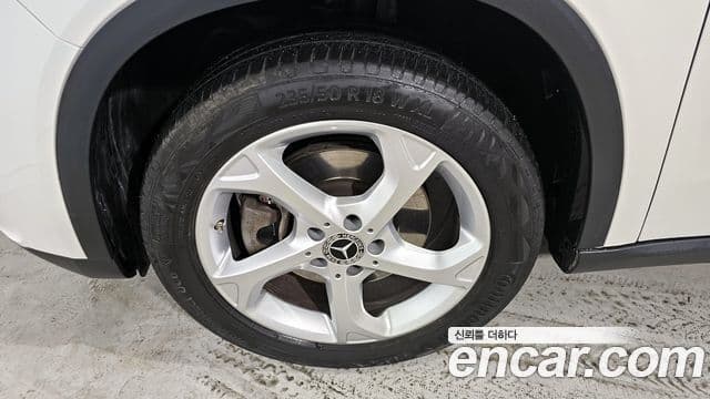 Mercedes-Benz GLA-Class 2019 — Şəkil 16/20