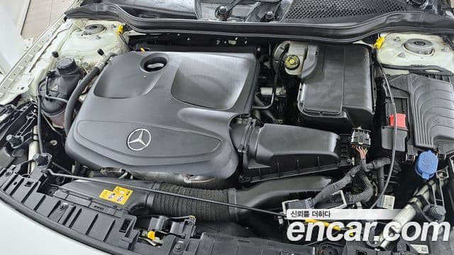 Mercedes-Benz GLA-Class 2019 — Şəkil 17/20