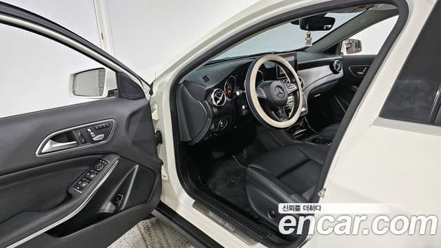 Mercedes-Benz GLA-Class 2019 — Şəkil 4/20