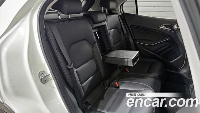Mercedes-Benz GLA-Class 2019 — Şəkil 19/20