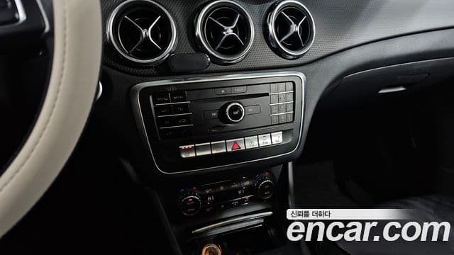 Mercedes-Benz GLA-Class 2019 — Şəkil 20/20