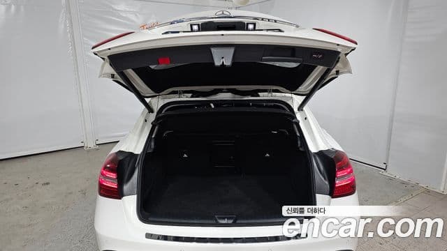 Mercedes-Benz GLA-Class 2019 — Şəkil 12/20