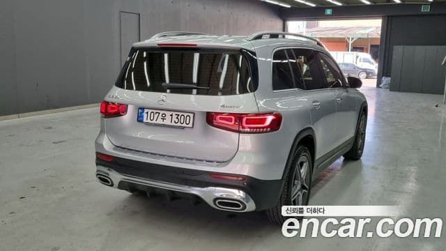 Mercedes-Benz GLB-Class 2020 — Şəkil 1/18