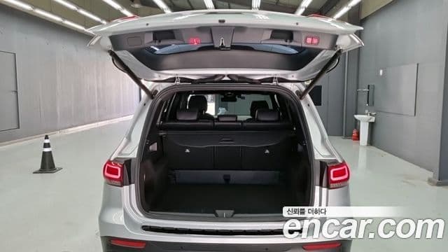 Mercedes-Benz GLB-Class 2020 — Şəkil 16/18