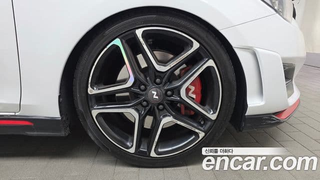 Hyundai Veloster 2021 — ფოტო 5/20