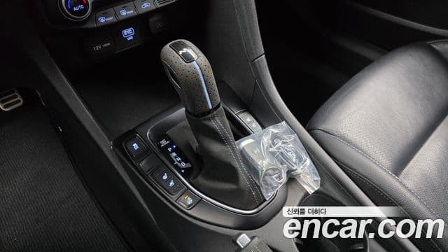Hyundai Veloster 2021 — ფოტო 9/20