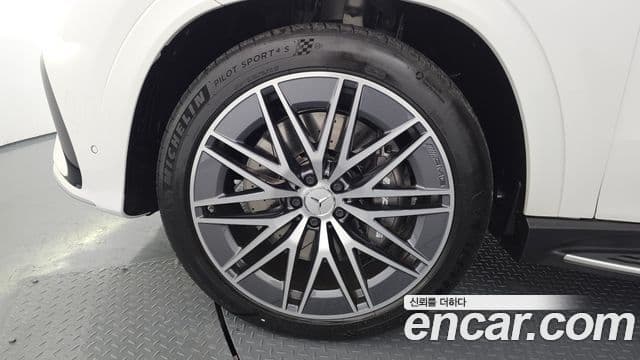 Mercedes-Benz GLE-Class 2025 — Photo 4/20