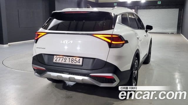 Kia Sportage 2021 — ფოტო 2/18