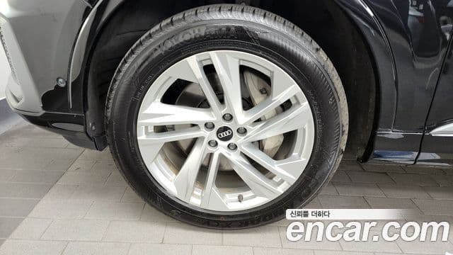 Audi Q7 2022 — Şəkil 12/20