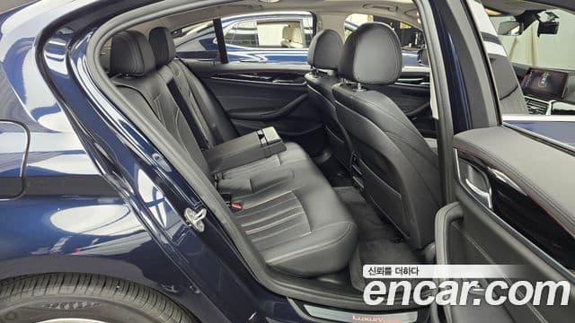 BMW 5 Series 2019 — Şəkil 12/20