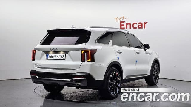 Kia Sorento 2023 — ფოტო 2/20