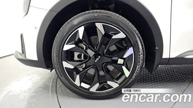 Kia Sorento 2023 — ფოტო 5/20