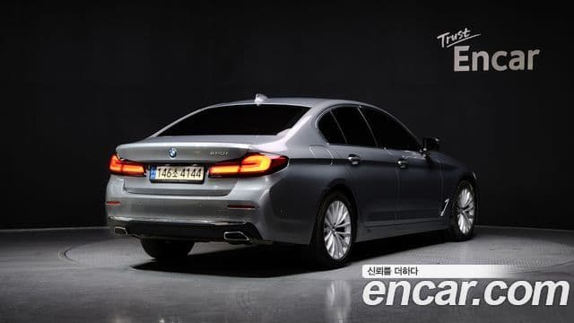 BMW 5 Series 2022 — Şəkil 2/20