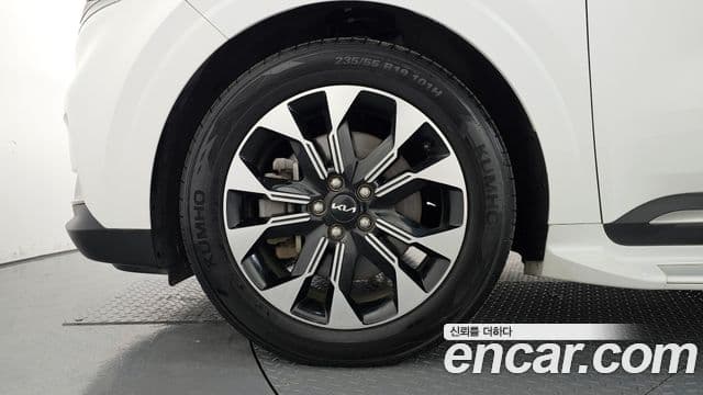Kia Carnival 2022 — фото 5 из 20