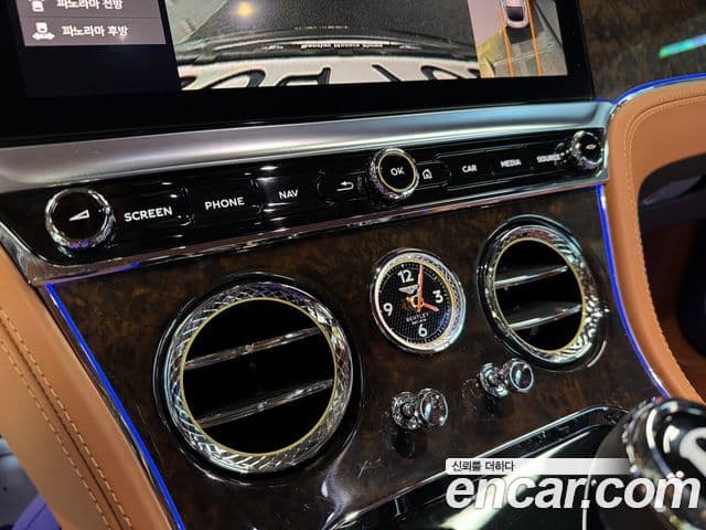 Bentley Continental GT 2021 — ფოტო 8/15