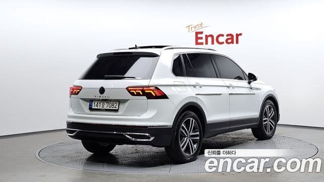 Volkswagen Tiguan 2021 — ფოტო 11/20
