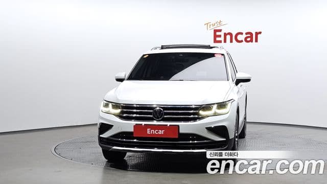 Volkswagen Tiguan 2021 — ფოტო 1/20