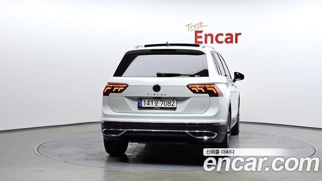 Volkswagen Tiguan 2021 — ფოტო 16/20