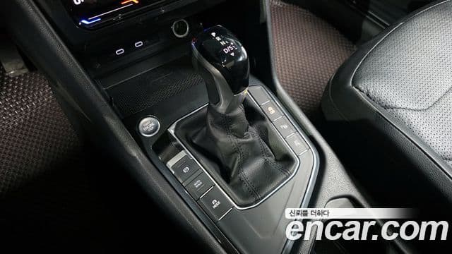 Volkswagen Tiguan 2021 — ფოტო 19/20