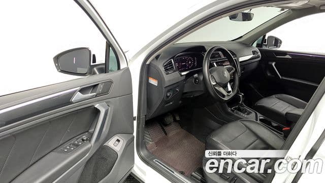 Volkswagen Tiguan 2021 — ფოტო 14/20