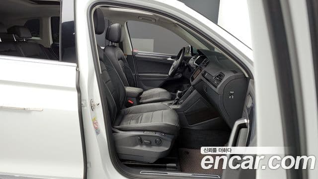 Volkswagen Tiguan 2021 — ფოტო 12/20