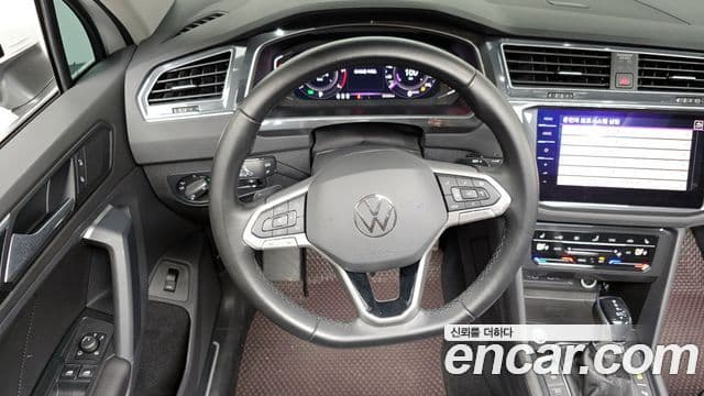 Volkswagen Tiguan 2021 — ფოტო 6/20