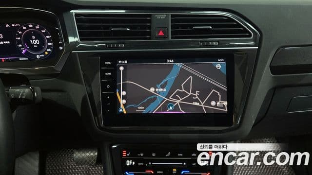 Volkswagen Tiguan 2021 — ფოტო 7/20