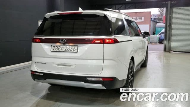 Kia Carnival 2021 — Фото 1/18