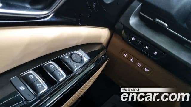 Kia Carnival 2021 — Фото 16/18
