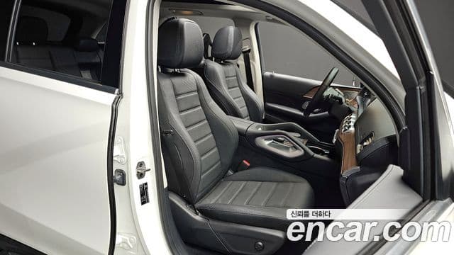Mercedes-Benz GLE-Class 2021 — Фото 12/20