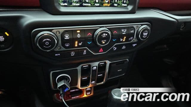 Jeep Wrangler 2020 — Photo 11/20