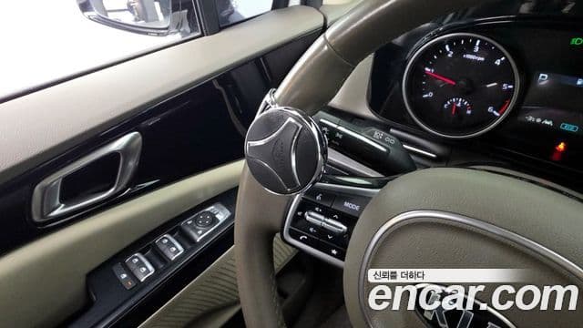 Kia Carnival 2021 — Фото 17/20
