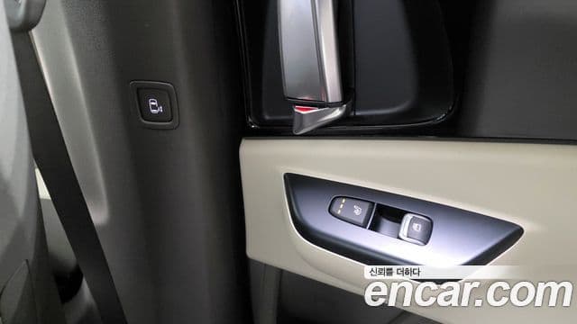 Kia Carnival 2021 — Фото 19/20