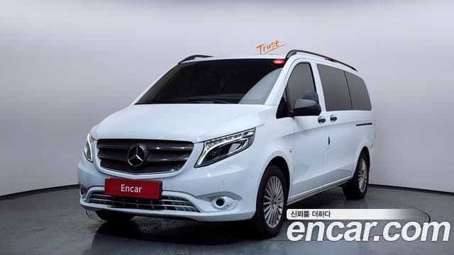 Mercedes-Benz V-Class 2020 — Photo 3/20