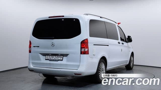 Mercedes-Benz V-Class 2020 — Photo 19/20