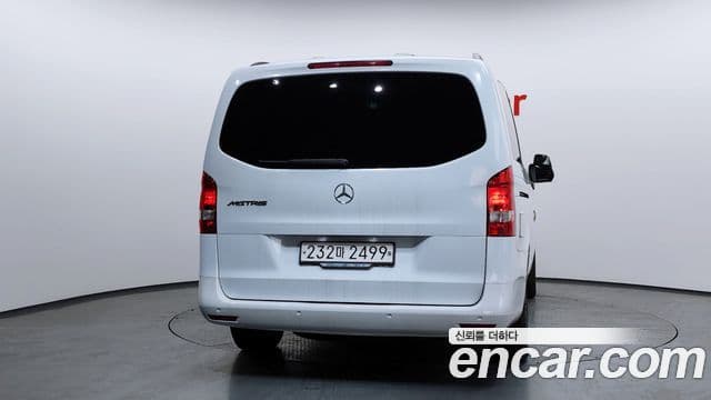 Mercedes-Benz V-Class 2020 — Photo 1/20