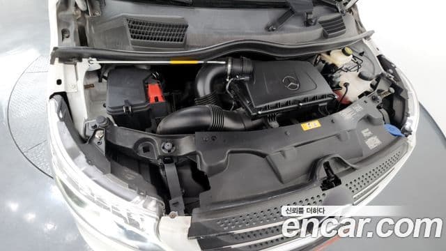 Mercedes-Benz V-Class 2020 — Photo 4/20