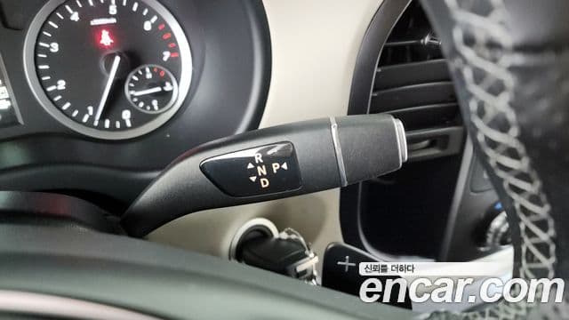 Mercedes-Benz V-Class 2020 — Photo 2/20