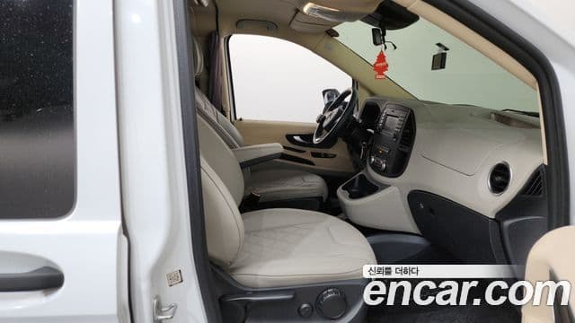 Mercedes-Benz V-Class 2020 — Photo 20/20