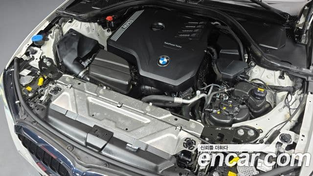 BMW 3 Series 2022 — ფოტო 6/20