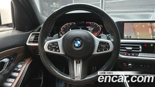 BMW 3 Series 2022 — ფოტო 14/20