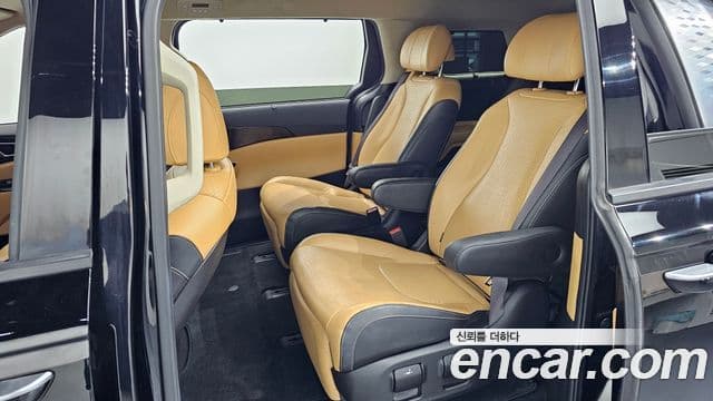 Kia Carnival 2021 — Фото 12/20