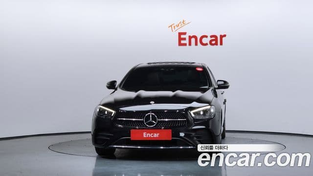 Mercedes-Benz E-Class 2022 — ფოტო 17/20