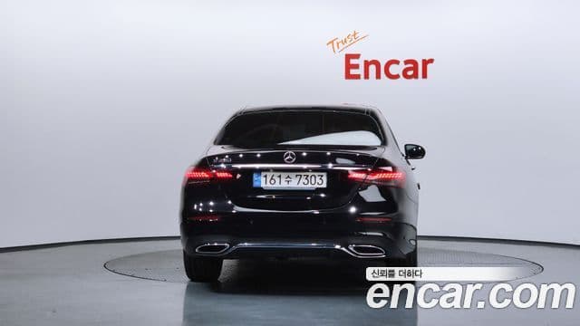 Mercedes-Benz E-Class 2022 — ფოტო 6/20