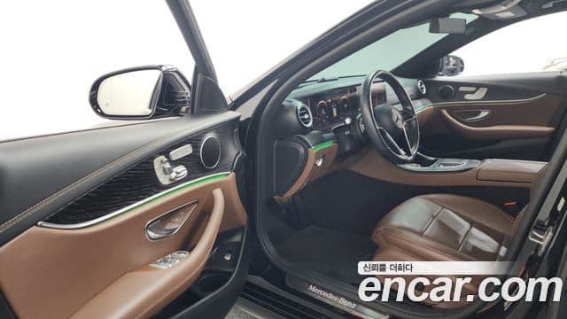 Mercedes-Benz E-Class 2022 — ფოტო 4/20