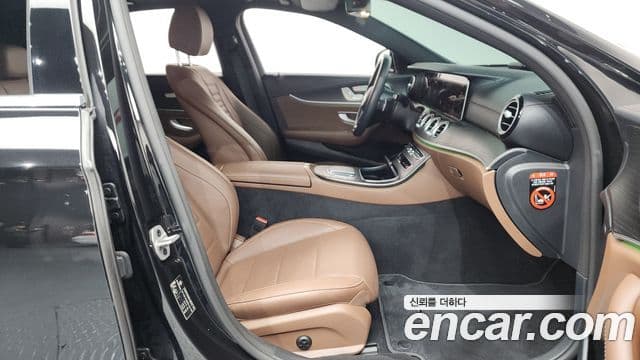 Mercedes-Benz E-Class 2022 — ფოტო 15/20