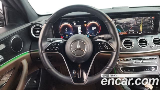 Mercedes-Benz E-Class 2022 — ფოტო 5/20